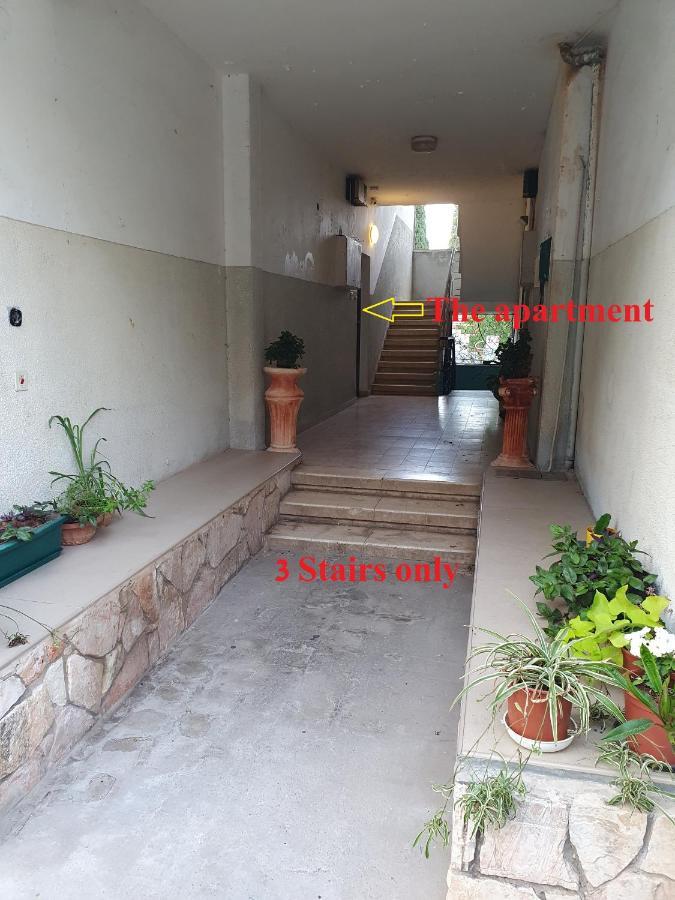 3 stairs only to a cozy flat on favorite Hillel st Apartment Хайфа Екстериор снимка